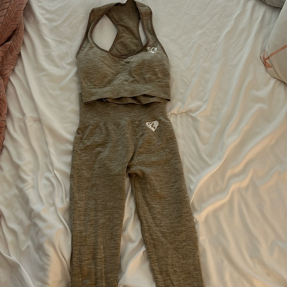 WOMENS BEST WORKOUT SET SIZE S